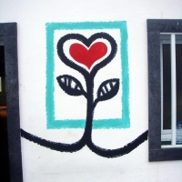Jeder Reisende, der die Azoreninsel São Miguel besucht, hat sie schon gesehen: Die "Yves-Herzen". Inzwischen sind es fast 300 Stück.